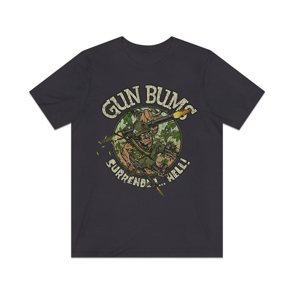 Gun Bums, Surrender... Hell! 1967 Vintage Men's T-Shirt