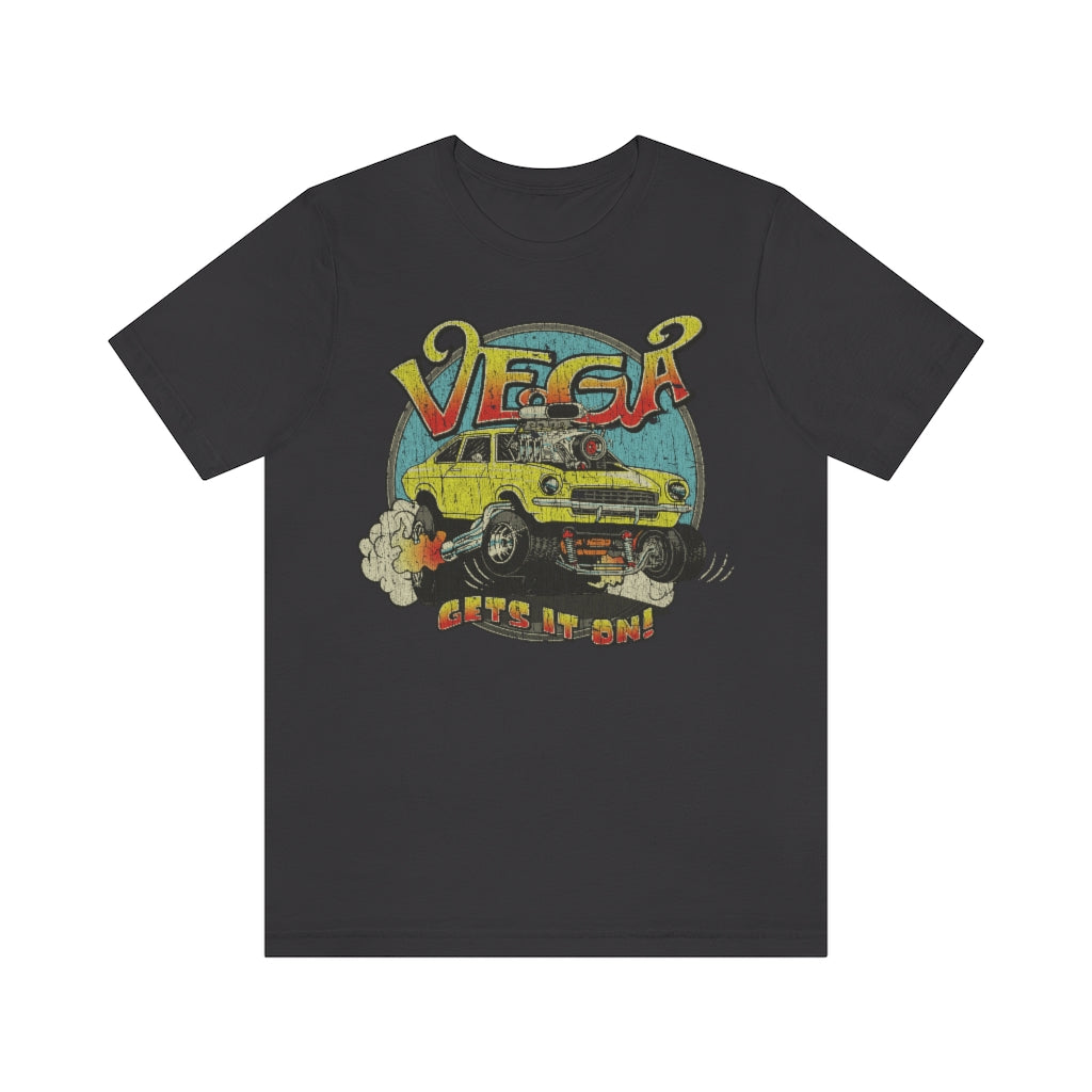 Muscle Vega Gets It On 1971 Vintage Men's T-Shirt